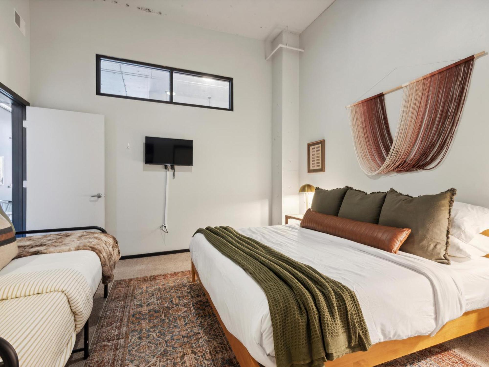 Large 3Br Apts & Studios, Free Parking, Gym, Game Room Филадельфия Номер фото